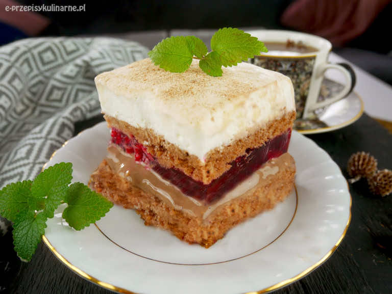 Ciasto Niezły Bajerant – z masą kajmakową i malinami