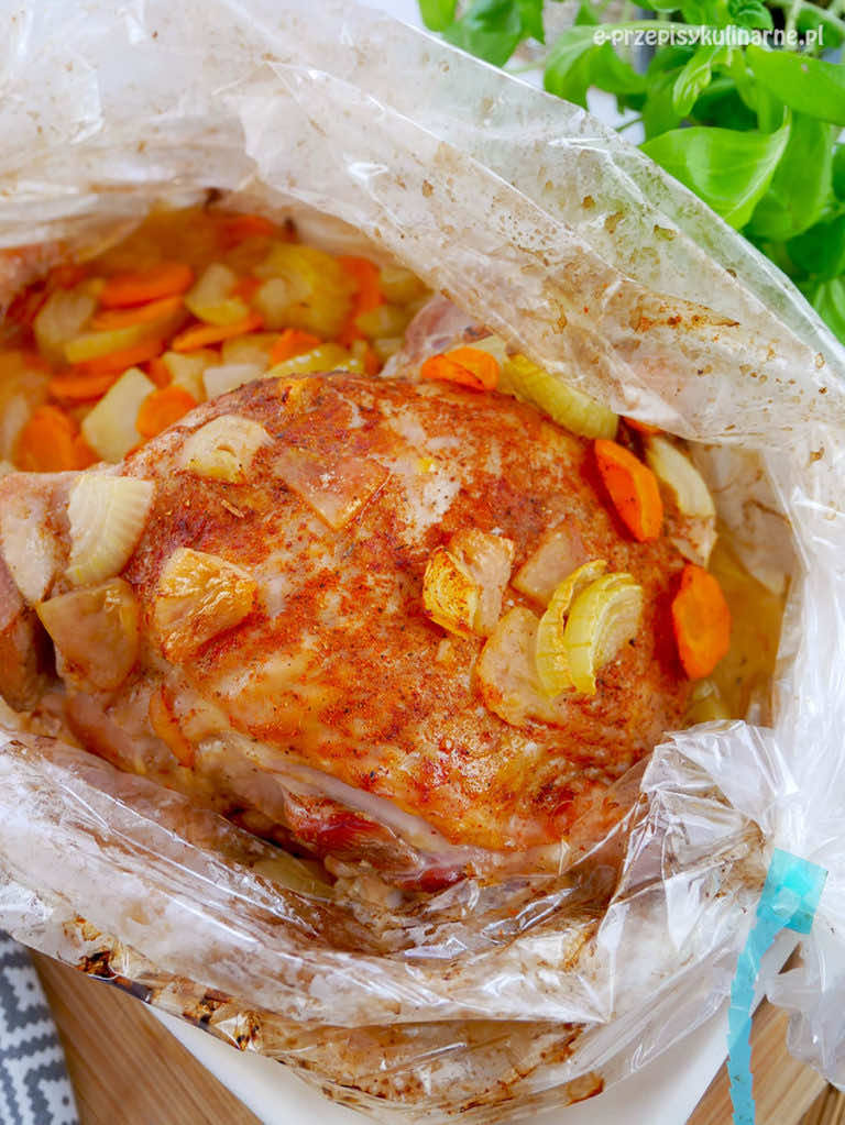Udziec indyka pieczony w rękawie – szybki i smaczny przepis na obiad