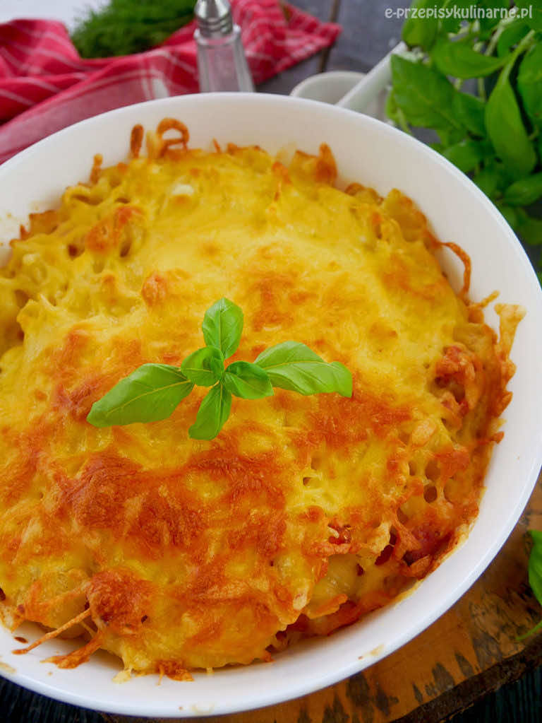 Zapiekanka makaronowa z twarogiem i boczkiem – prosty i pyszny przepis