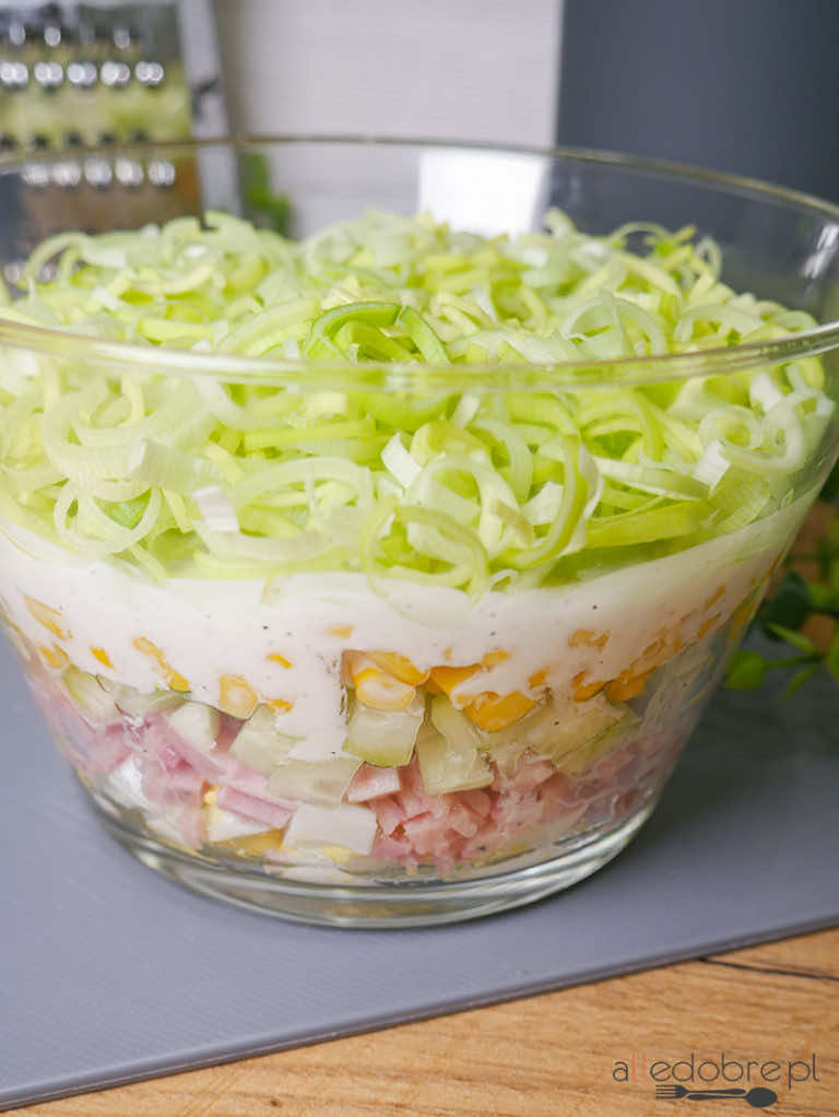 Warstwowa sałatka z pora