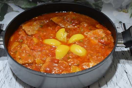 Schab w sosie słodkim z brzoskwiniami