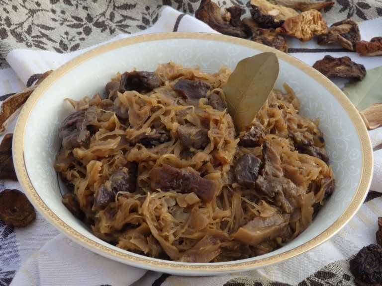 Kapusta z suszonymi grzybami