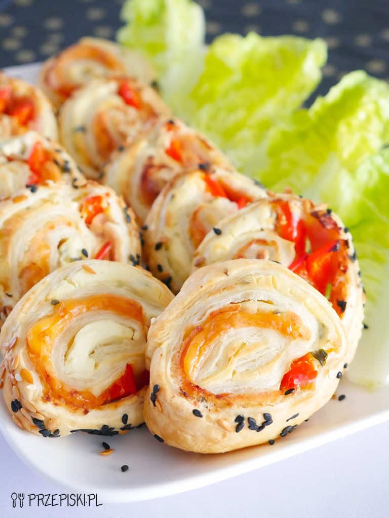 Roladki z ciasta francuskiego