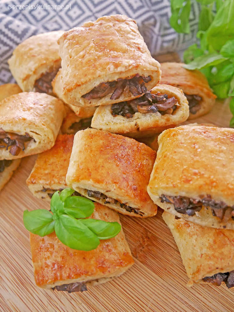 Kruche paszteciki z pieczarkami – pyszna przekąska do barszczu