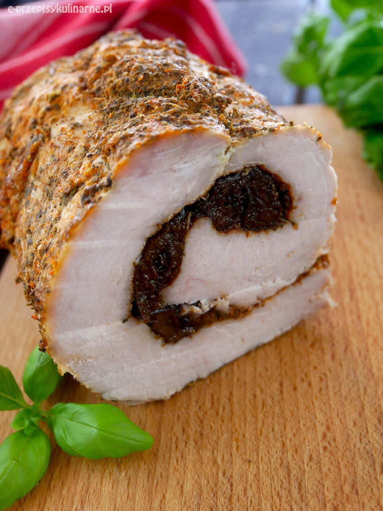 Rolada ze schabu z wędzonymi śliwkami – na obiad i jako wędlina