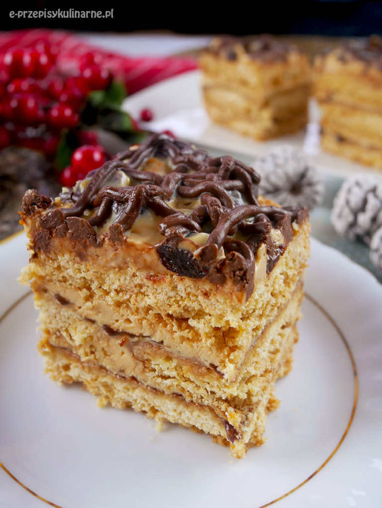 Ciasto Zagadka Marlenki – miodownik z kajmakiem i bakaliami