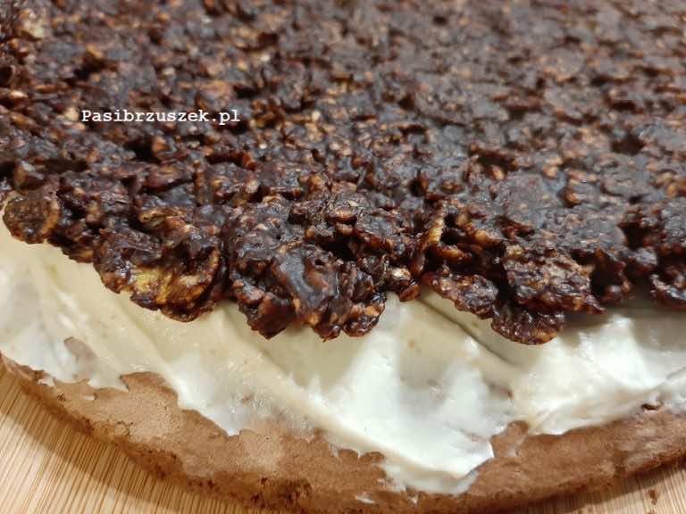 Chrupka orzechowa z płatkami kukurydzianymi