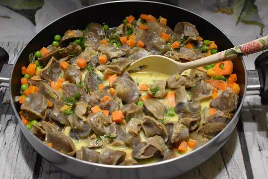 Żołądki w sosie koperkowym