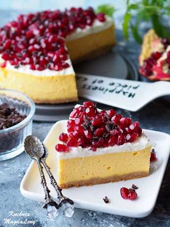 Sernik mango z bitą śmietaną