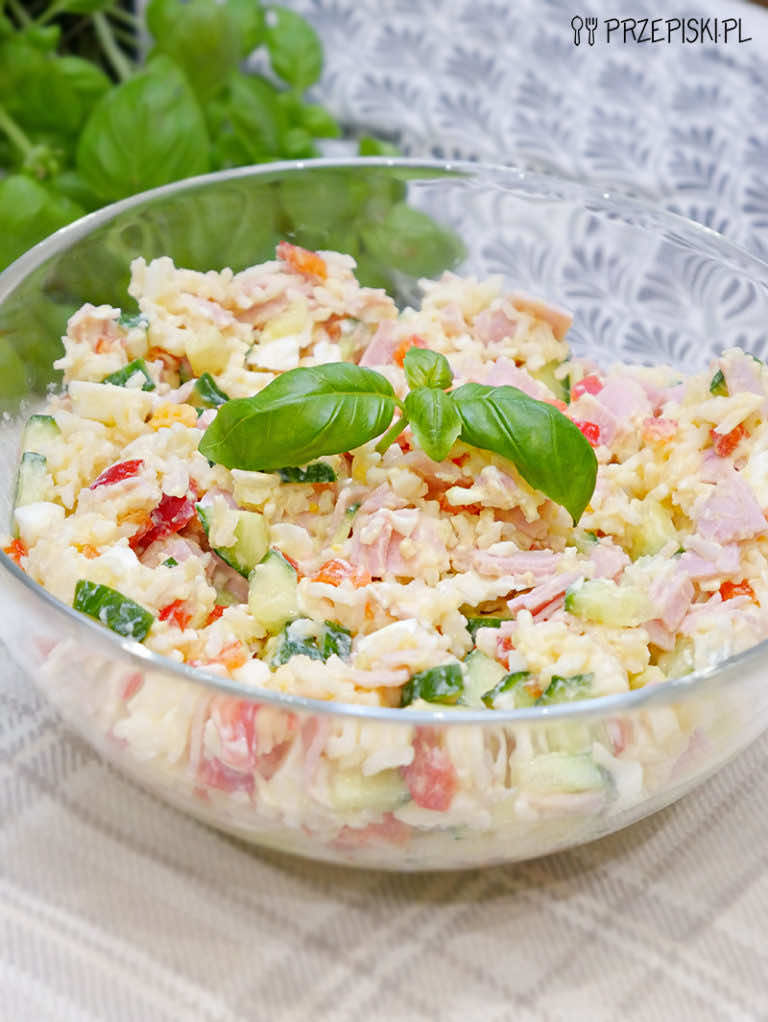 Sałatka ryżowa z ogórkiem