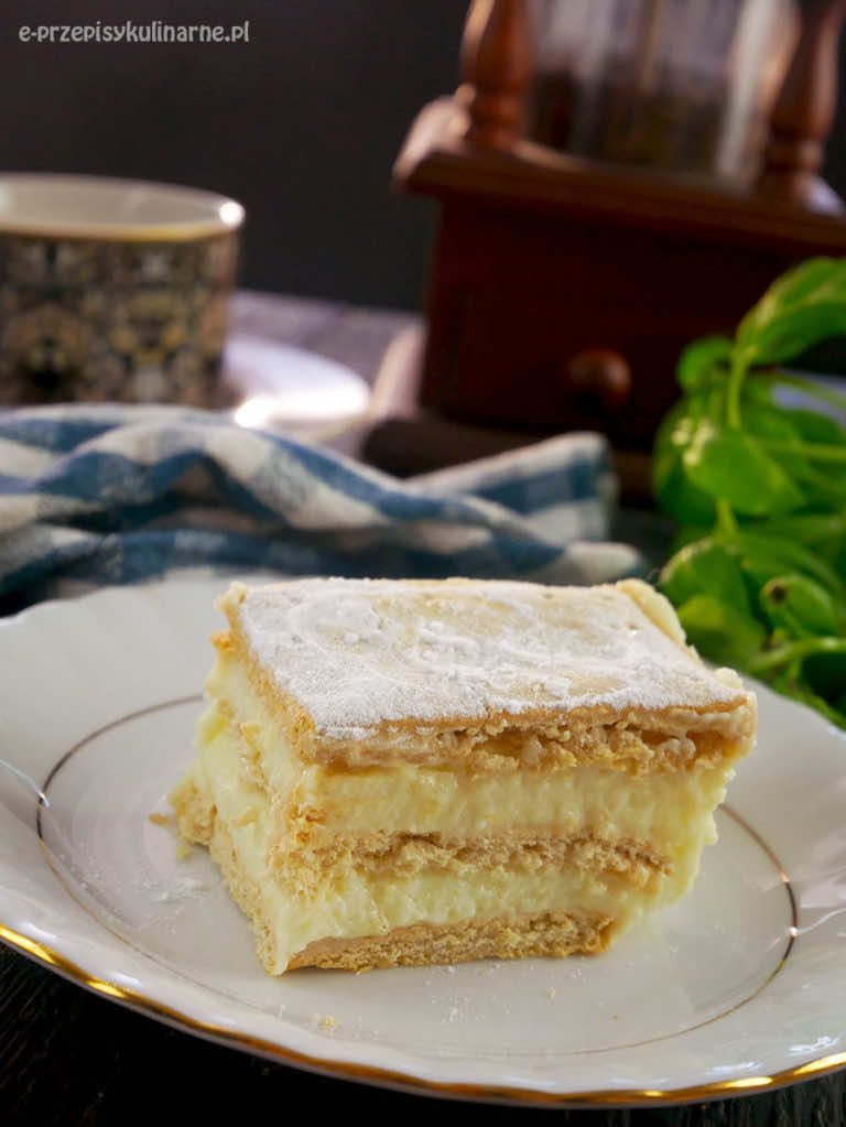 Ciasto budyniowe na krakersach – prosty deser bez pieczenia