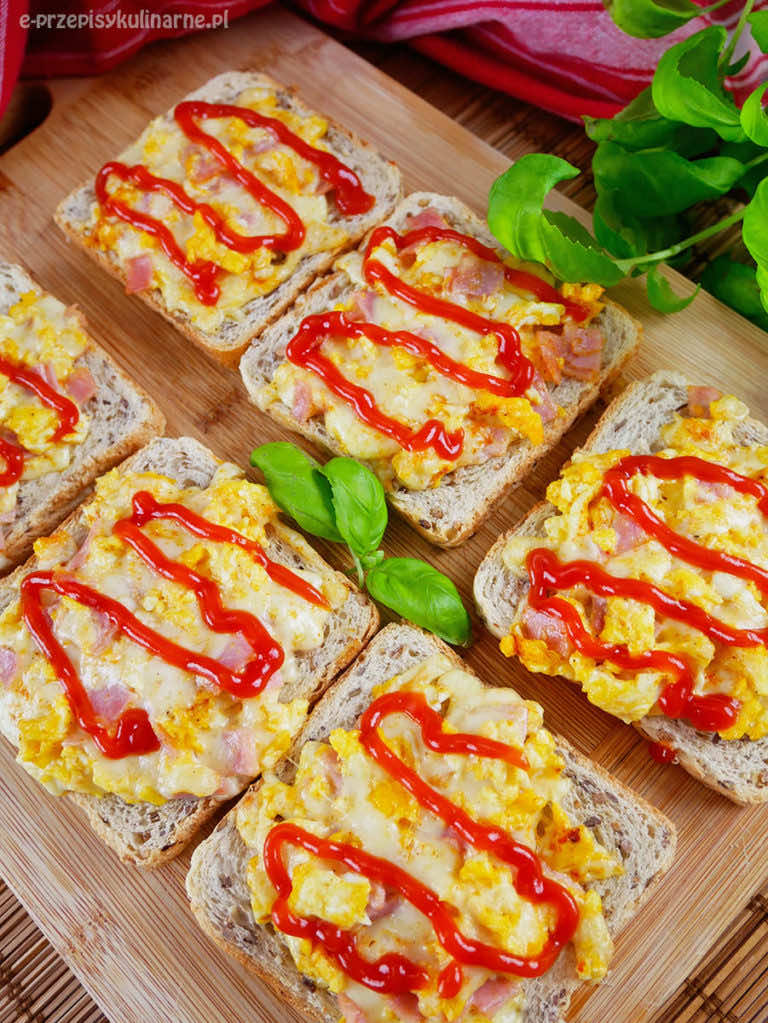 Kanapki na ciepło – gorące tosty z piekarnika
