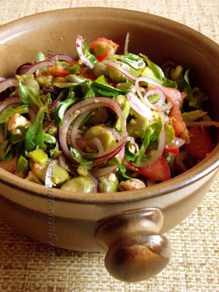 Sałatka z bobem i łososiem