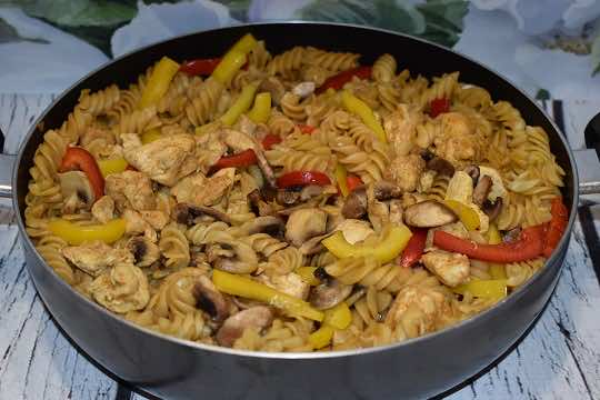 Potrawka z kurczakiem i papryką