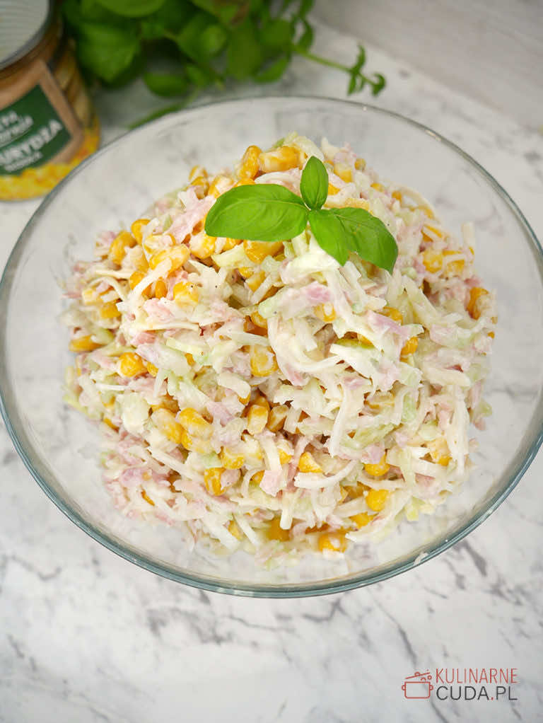 Sałatka ze świeżym ogórkiem