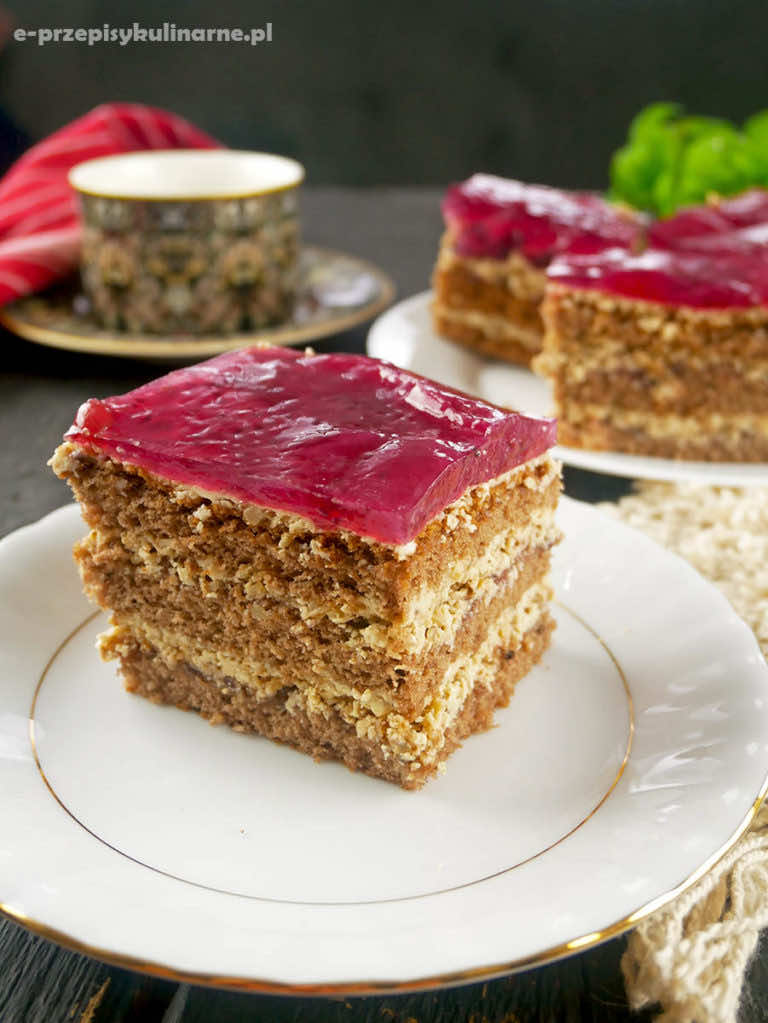 Ciasto Kusząca Pannica – biszkopt z kremem orzechowym i galaretką