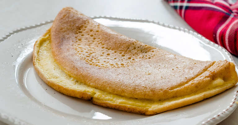 Najbardziej sycący omlet, jaki możesz zrobić na śniadanie