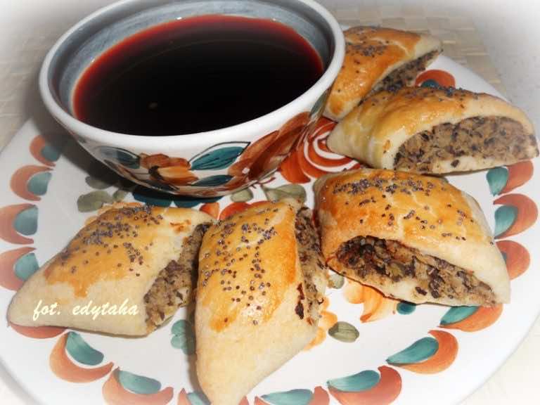 Kapuśniaczki w cieście krucho-drożdżowym