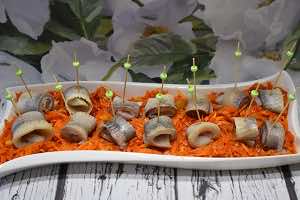 Śledź na greckiej pierzynce