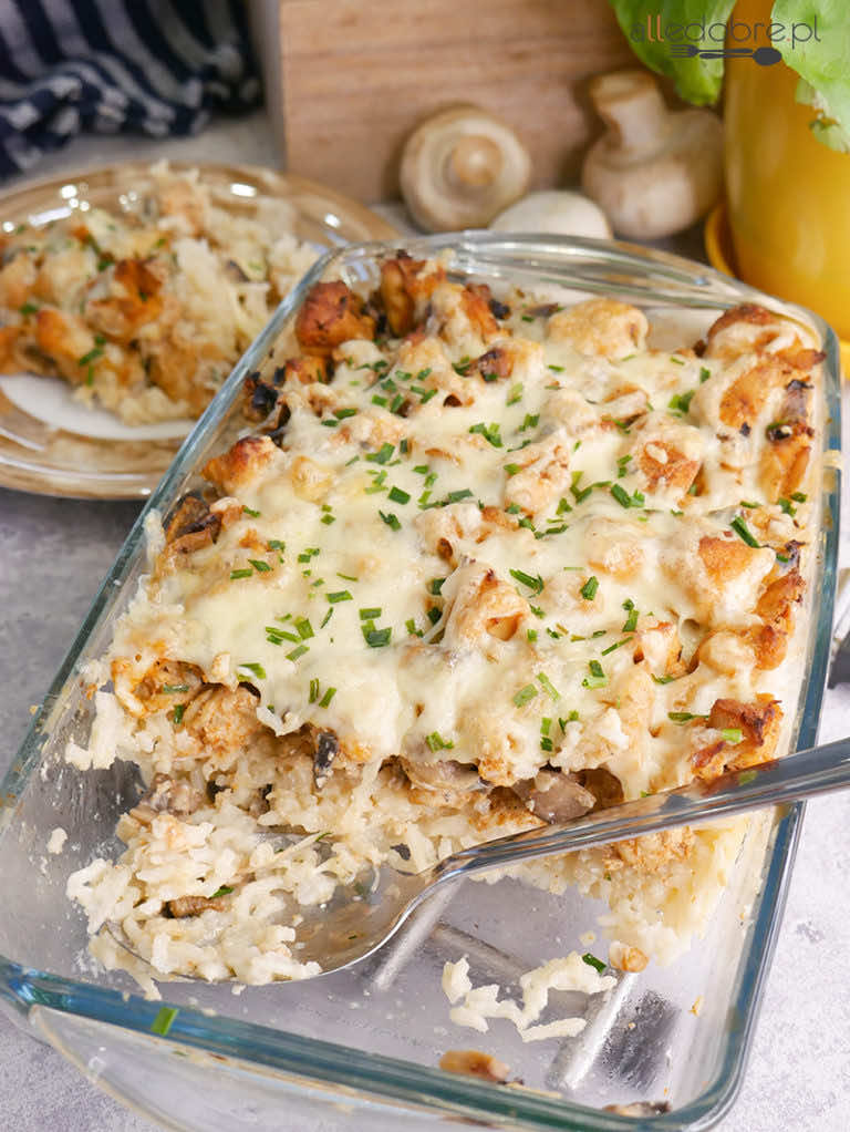 Ryżowa zapiekanka z kurczakiem i pieczarkami