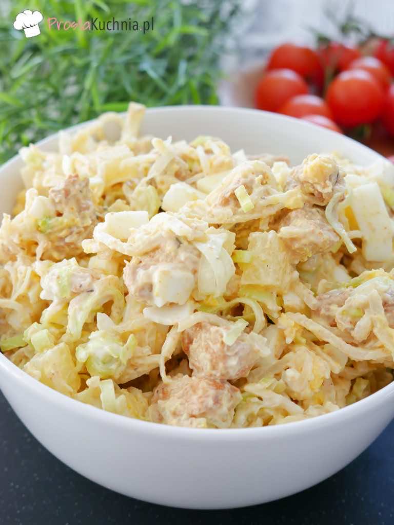 Sałatka z kurczakiem i ananasem