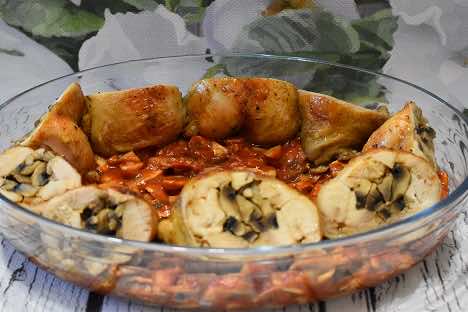 Pieczone udka z pieczarkami