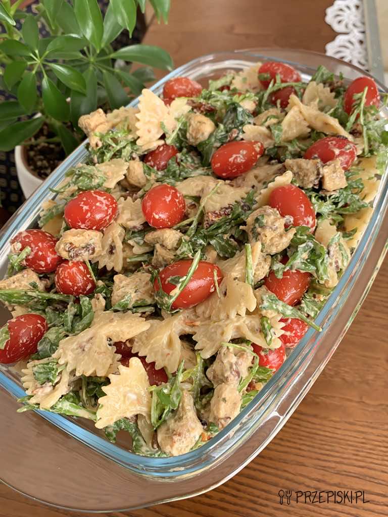 Sałatka z pomidorami i słonecznikiem