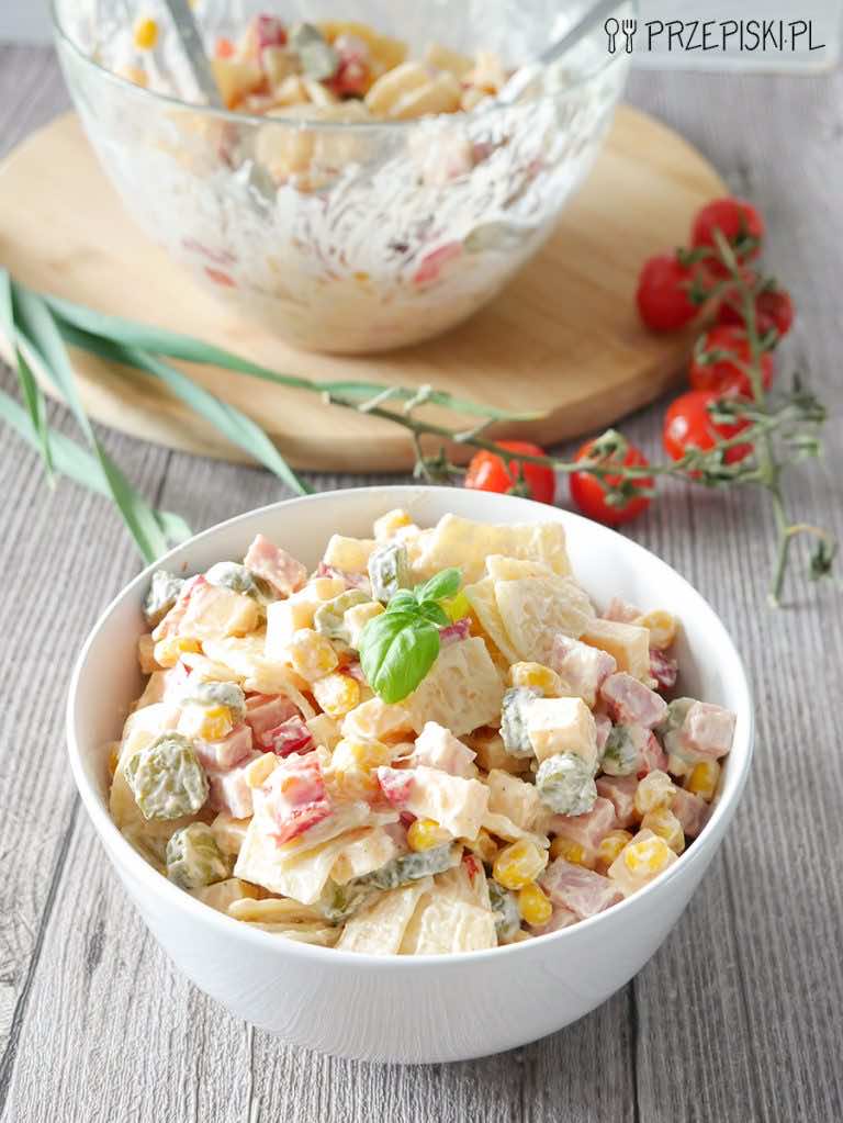 Pyszna sałatka z makaronem