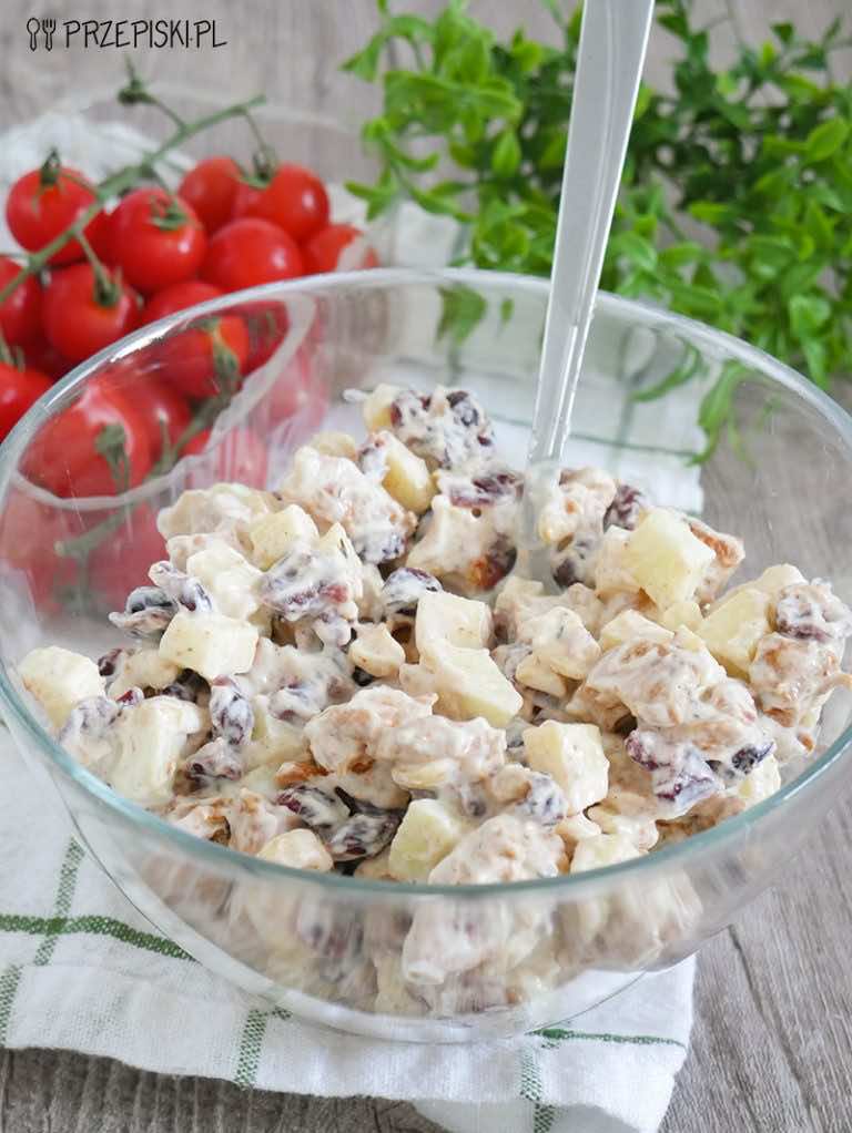Sałatka z kurczakiem i jabłkiem