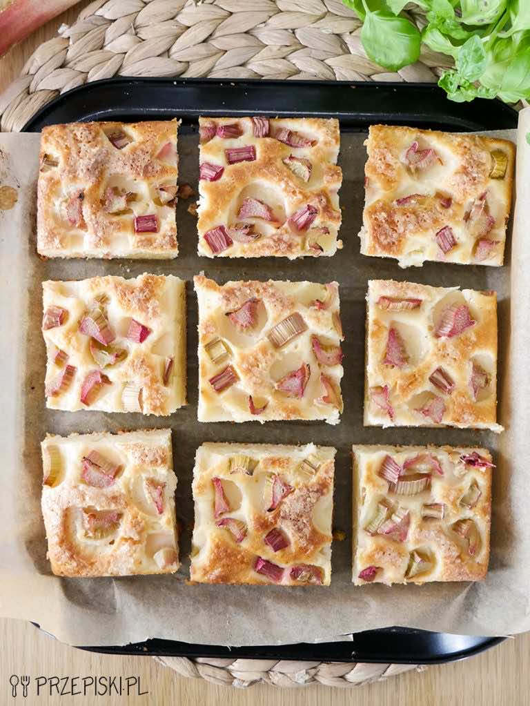 Błyskawiczne ciasto z rabarbarem