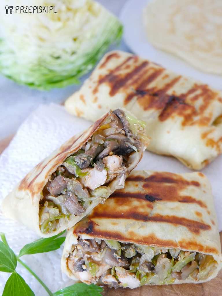 Naleśniki z młodą kapustą i kurczakiem