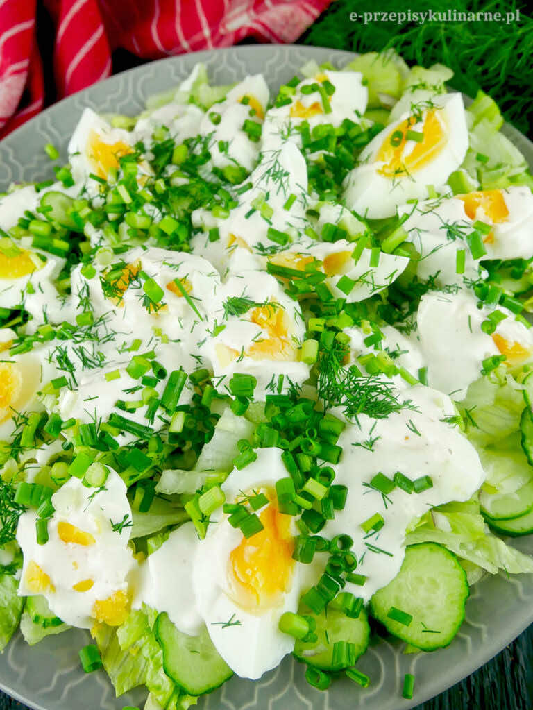 Sałatka z ogórkiem i jajkiem – na grilla i nie tylko