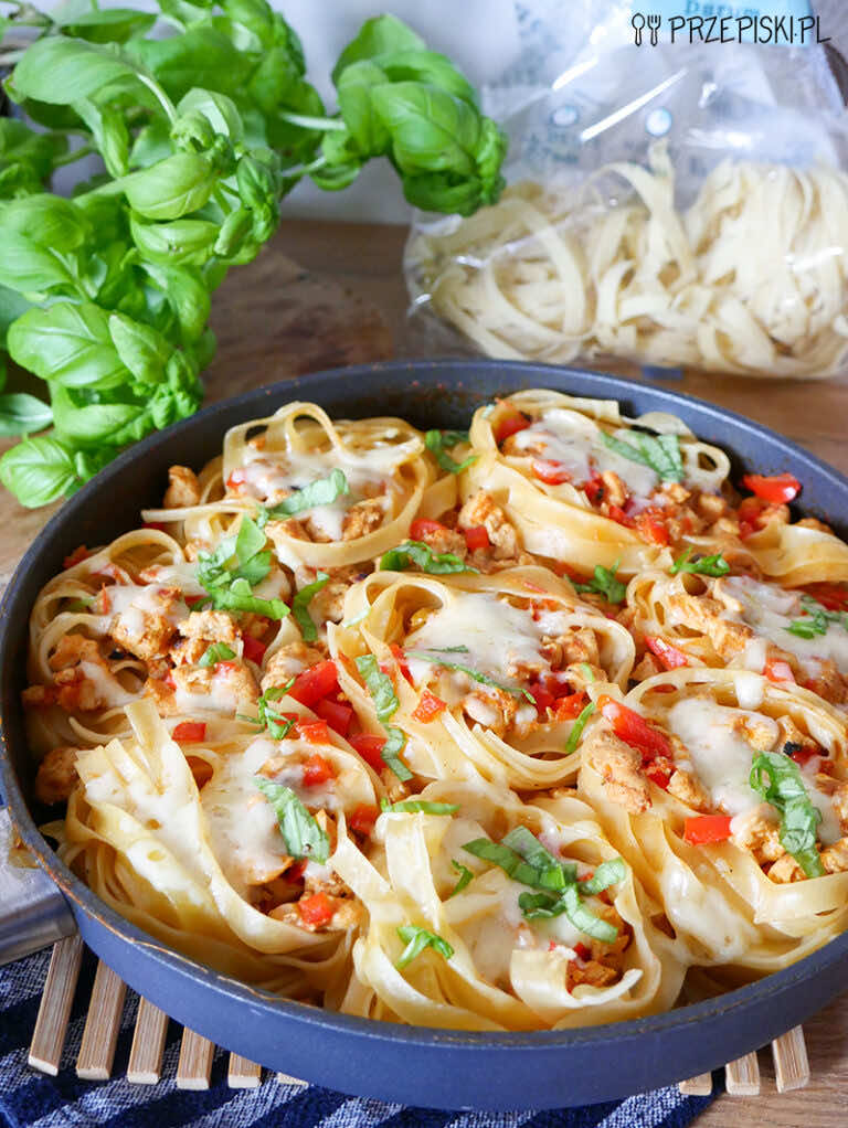 Koszyczki makaronowe z mięsem