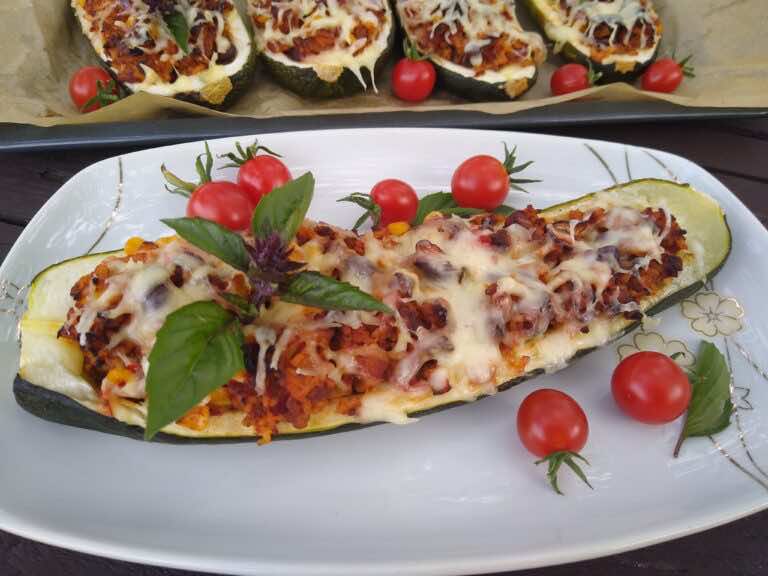 Cukinia faszerowana po meksykańsku