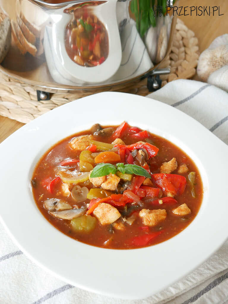 Pyszna zupa gulaszowa