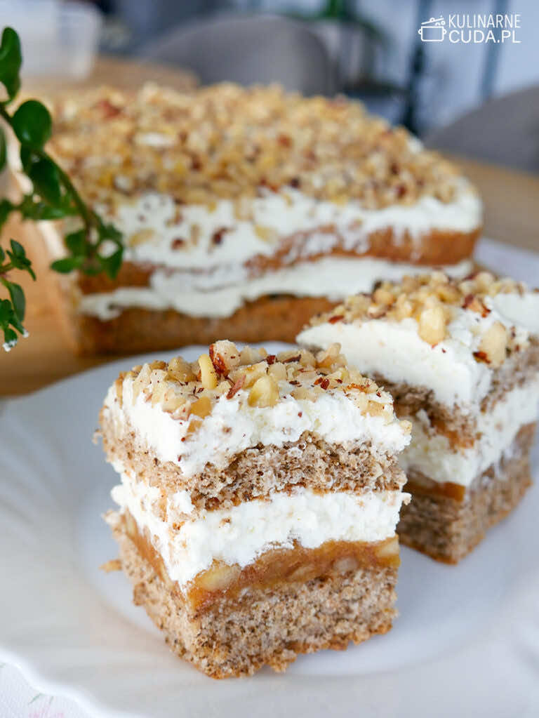 Ciasto orzechowe z musem jabłkowym