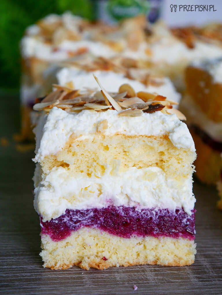 Śmietanowiec z białą czekoladą