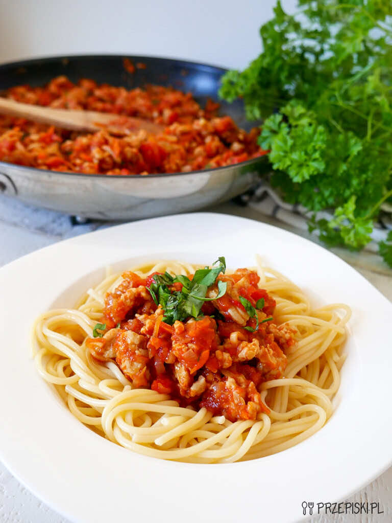 Spaghetti z mięsem drobiowym