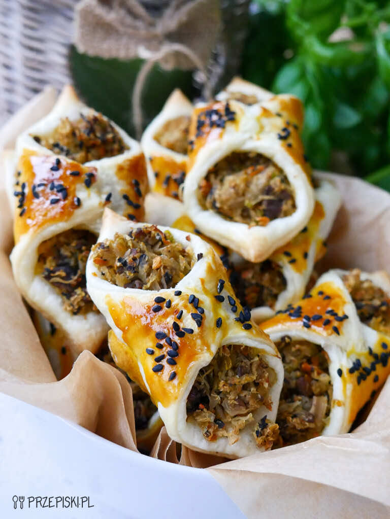 Koperty z kapustą i pieczarkami