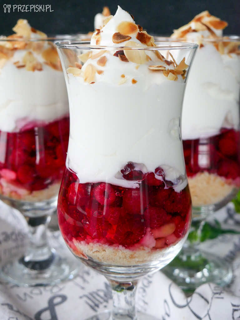 Deser malinowa chmurka