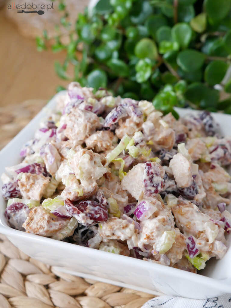 Sałatka żurawinowa z kurczakiem