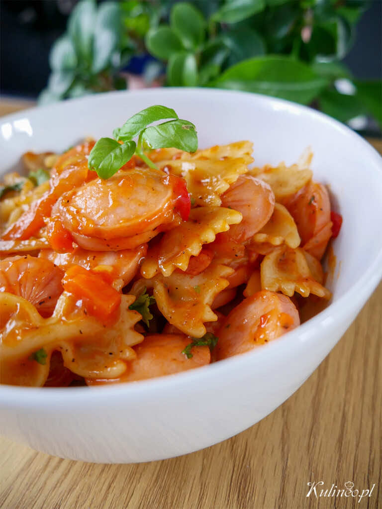 Makaron z parówkami