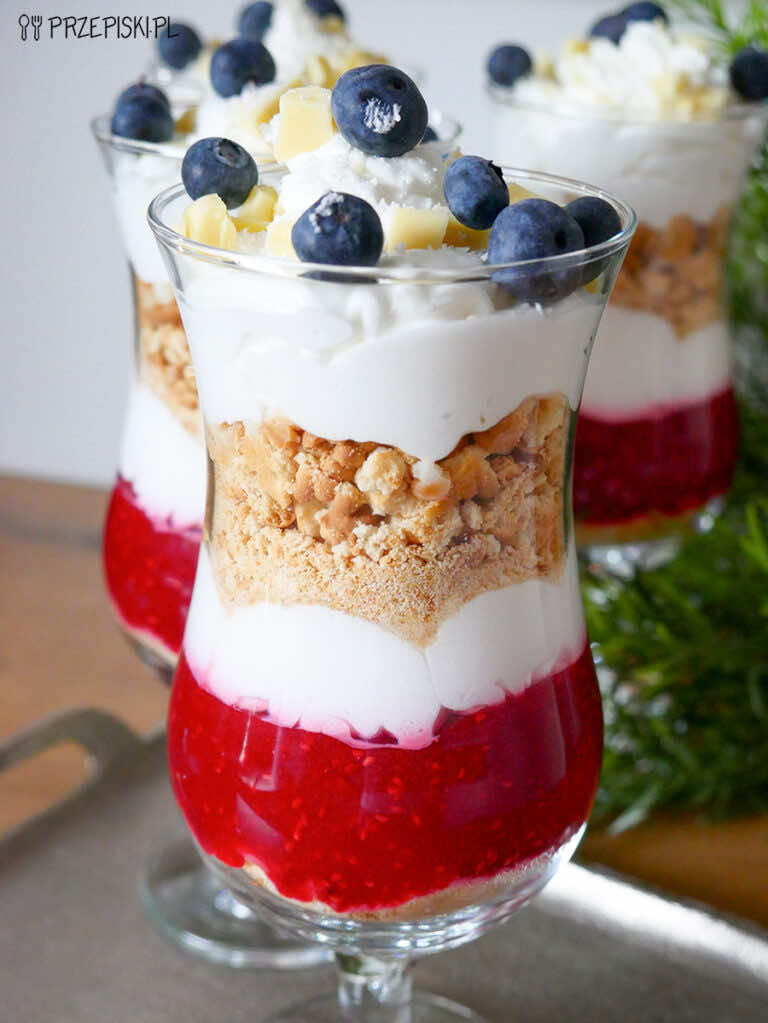 Deser z musem malinowym