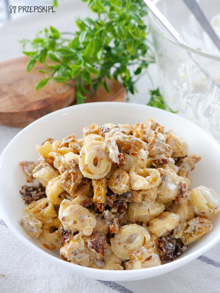 Sałatka z kurczakiem i tortellini