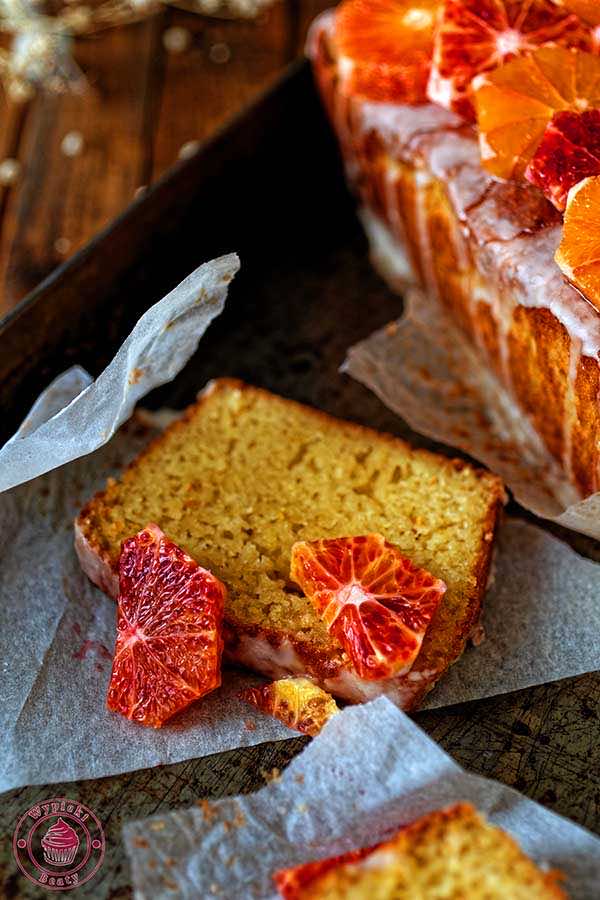 Ciasto z czerwonymi pomarańczami