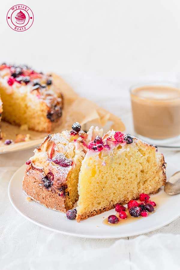 Ciasto z twarogiem i owocami