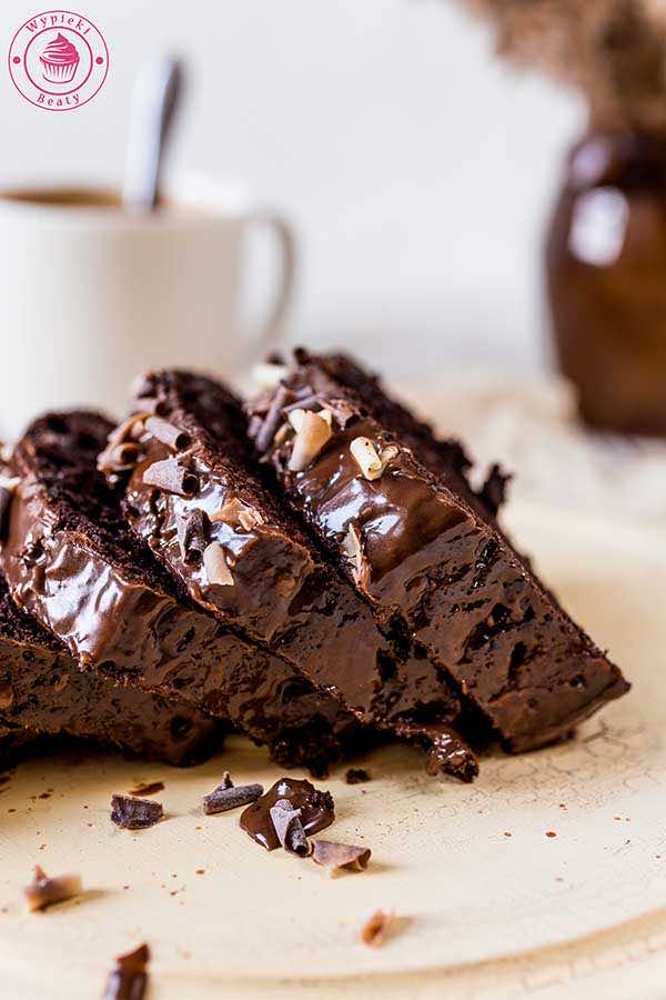 Czekoladowe ciasto na białkach