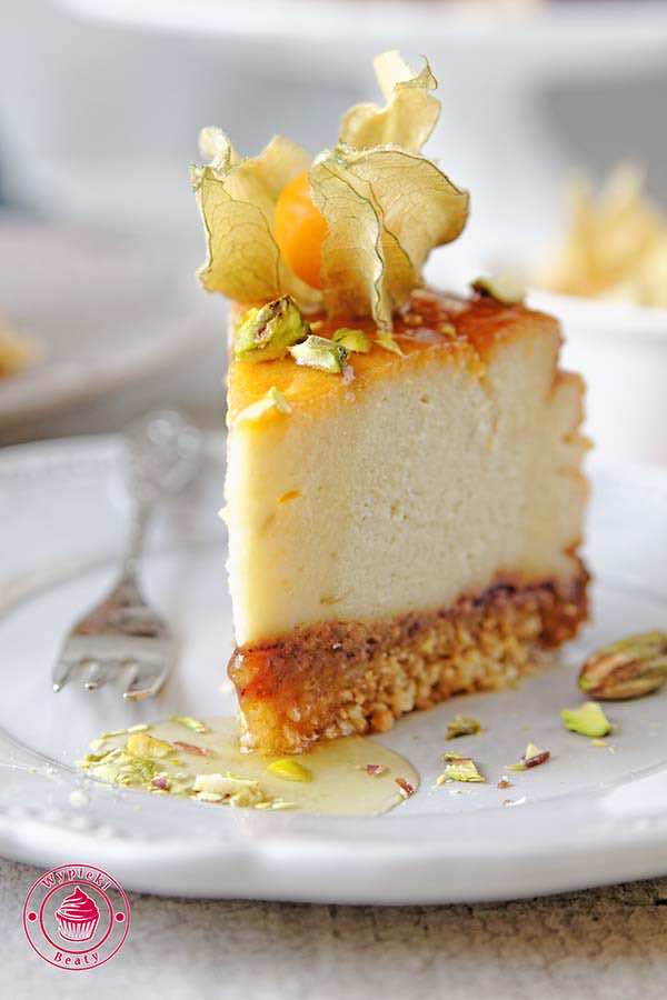 Sernik sezamowo-daktylowy