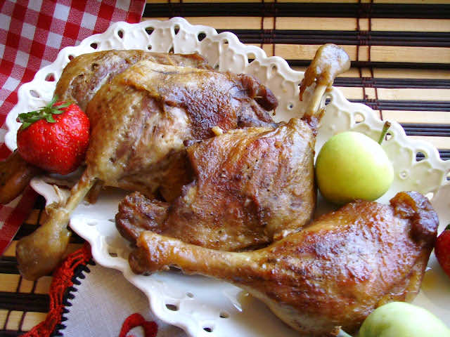Kacze udka, aromatyczne z majerankiem i czosnkiem