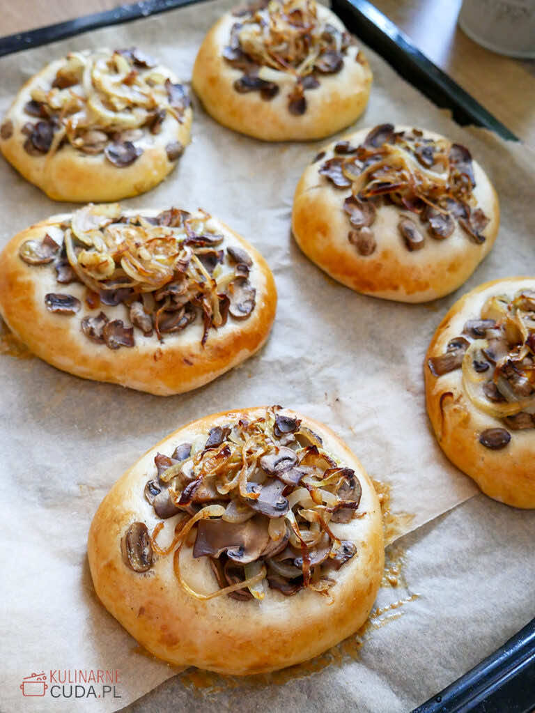 Cebularze z pieczarkami